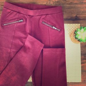 Burgundy stretchy pant leggings.